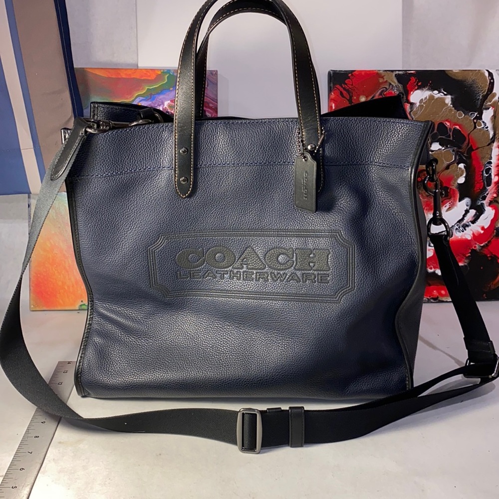 Coach field tote 40 No B2022 - 1007 in a very dark blue in great condition.